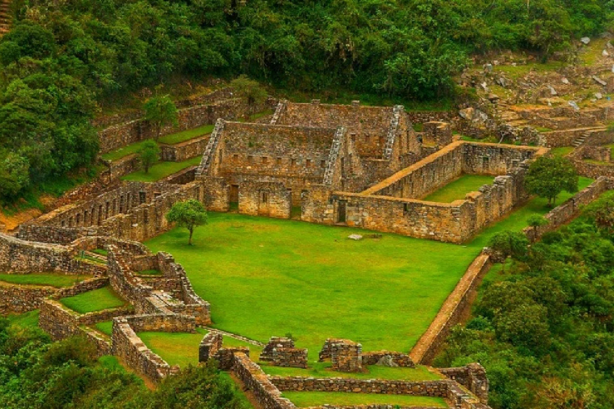 panoramic vist of the ruins Choquequirao