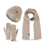 Bufanda, guantes y gorro