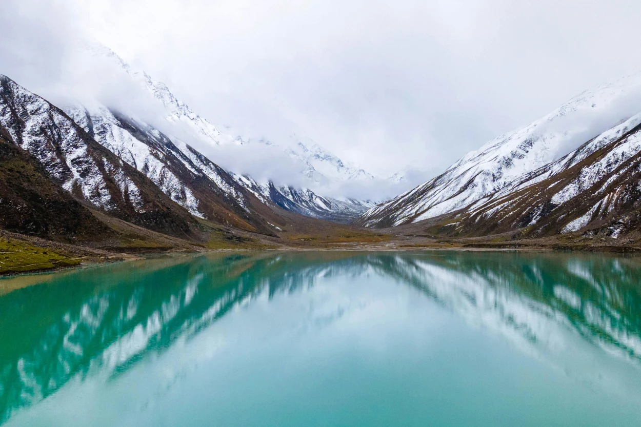 Tours-gallery-Humantay-lake-between-mountains-1250-833