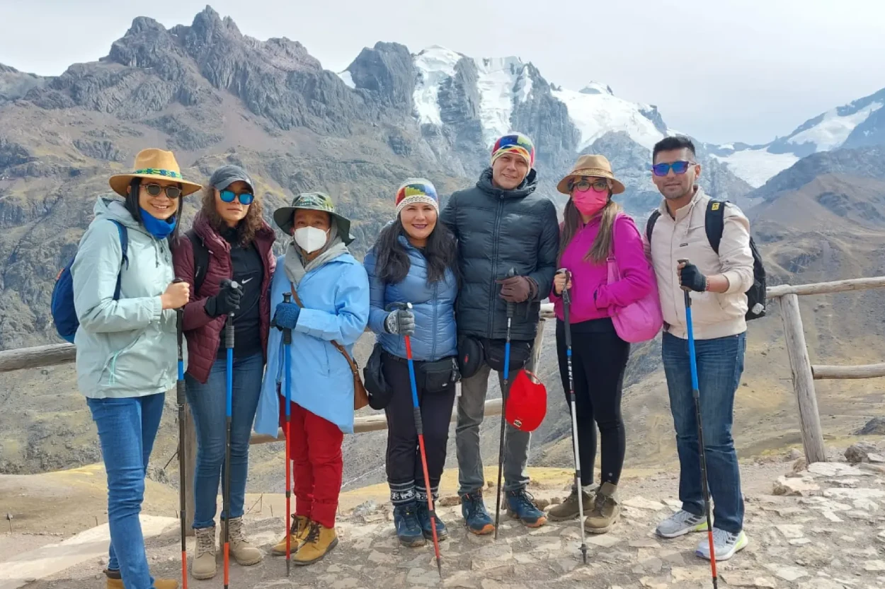 Tours-gallery-Humantay-touris-front-mountain-1250x833