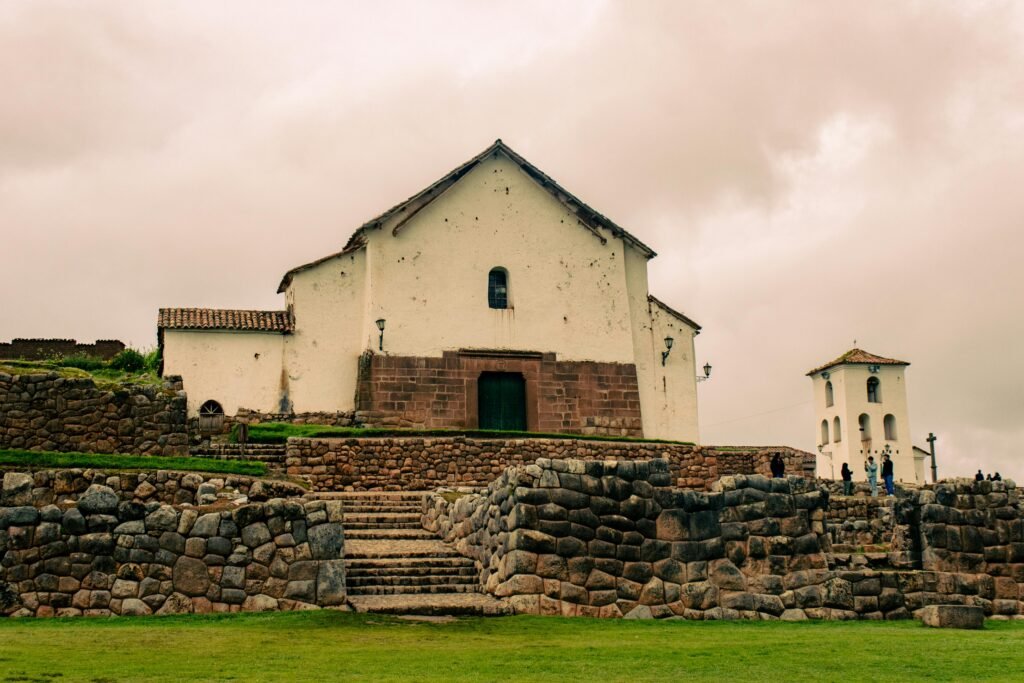 Chinchero Peru: Ruins, Weaving Traditions, Market, and Tips