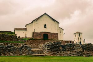 Chinchero Peru: Ruins, Weaving Traditions, Market, and Tips